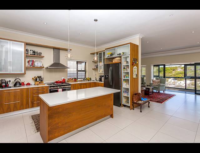 5 BEDROOM HOUSE FOR SALE IN BIG BAY